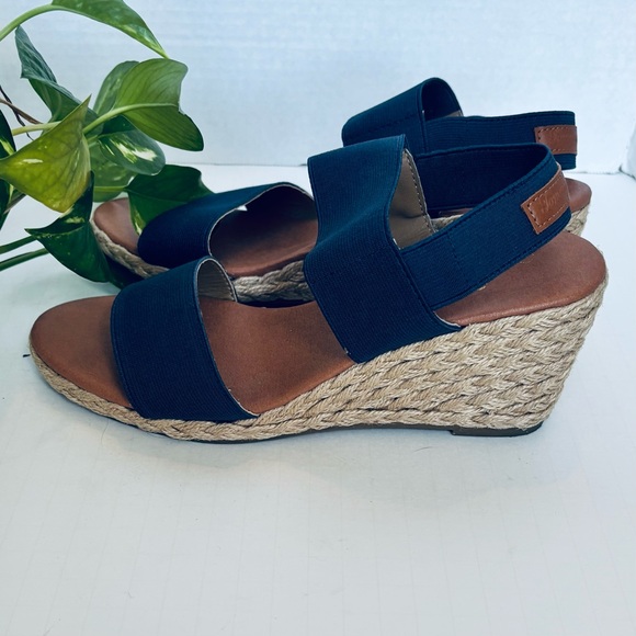 Tommy Bahama Blue and Brown Wedge Sandals - Picture 6 of 8